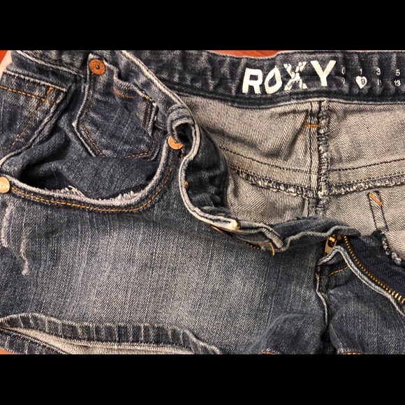 Roxy brand jean short shorts in decent condition - Picture 3 of 3